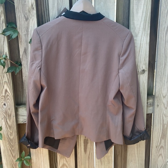 Casual blazer with damask detail - Picture 2 of 11